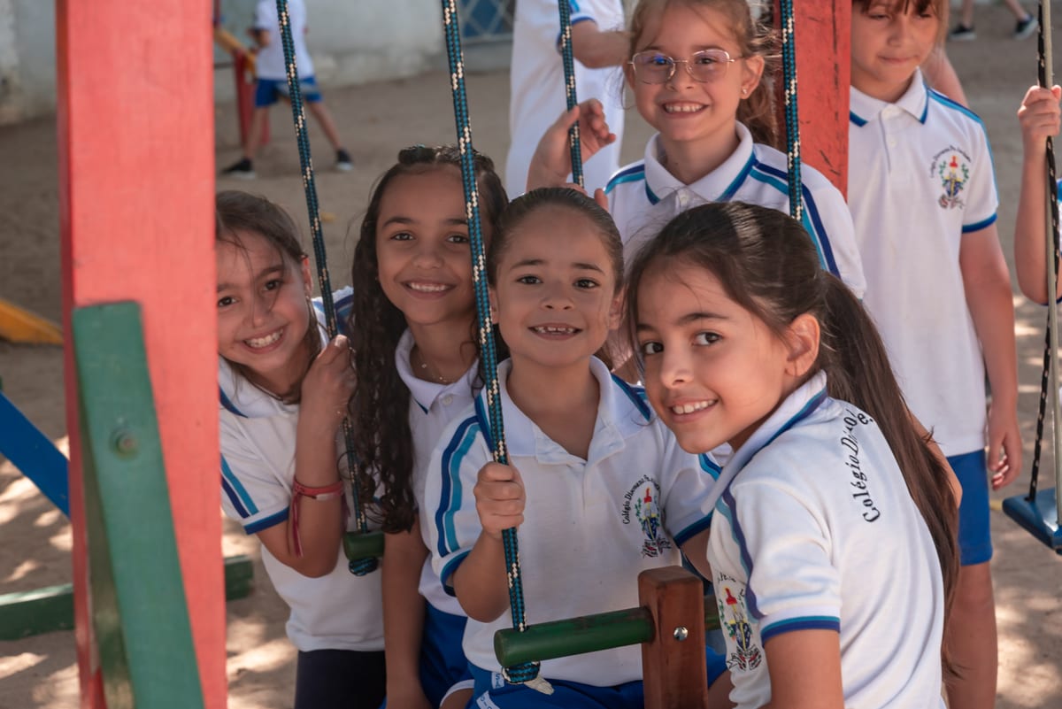Alunas do Colégio Diocesano no parque, durante atividade do Ensino Integral